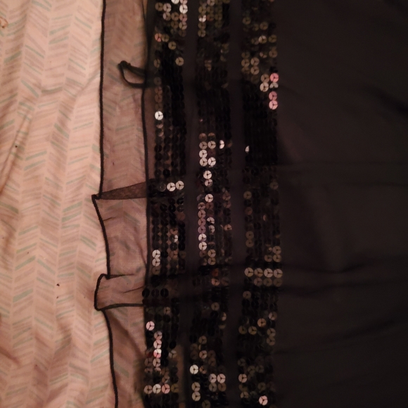 Black tank top - Picture 5 of 5